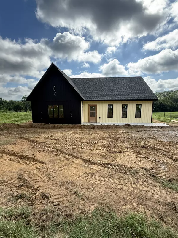 396 Buckeye Rd, Cumberland City, TN 37050