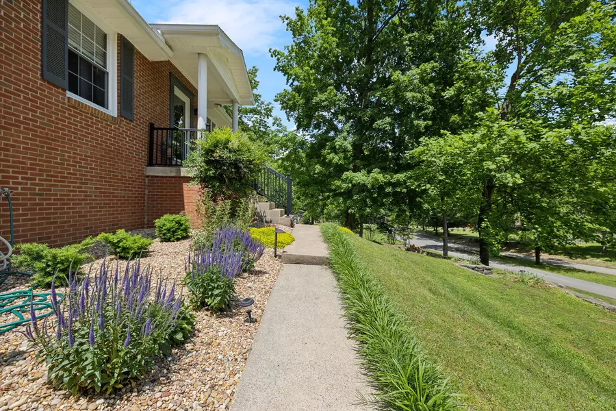 1148 Green Valley Dr, Lewisburg, TN 37091