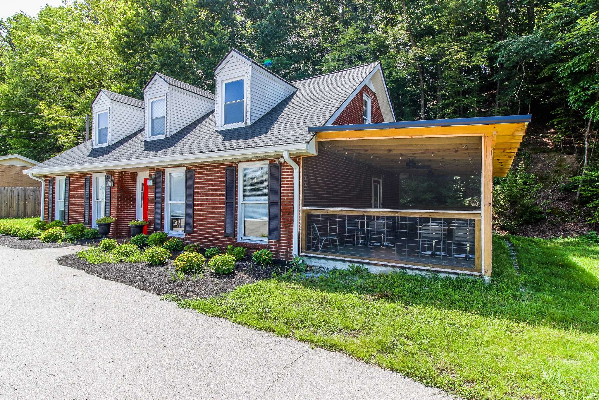 Waverly, TN 37185,506 W Main St