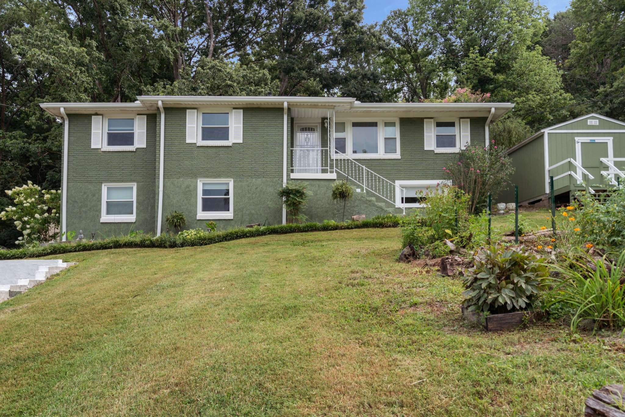 214 Shevel DR, Goodlettsville, TN 37072