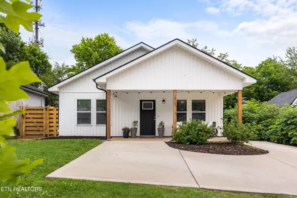 1016 Adams Ave, Knoxville, TN 37917