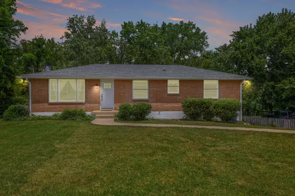 111 Wessington Pl, Hendersonville, TN 37075