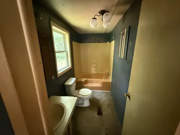 Sewanee, TN 37375,211 Pinetree Rd