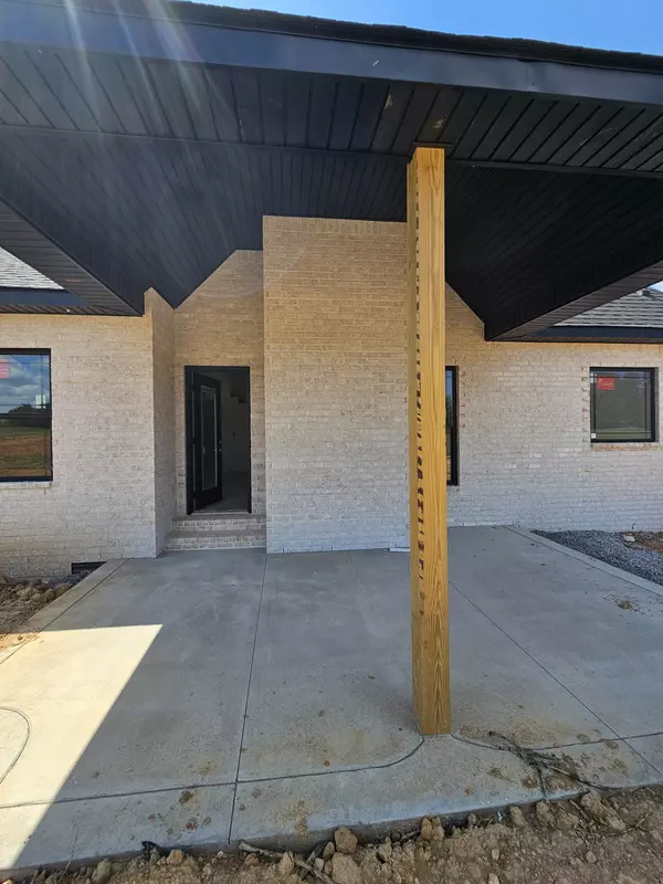 Clarksville, TN 37040,4992 Royal View Way
