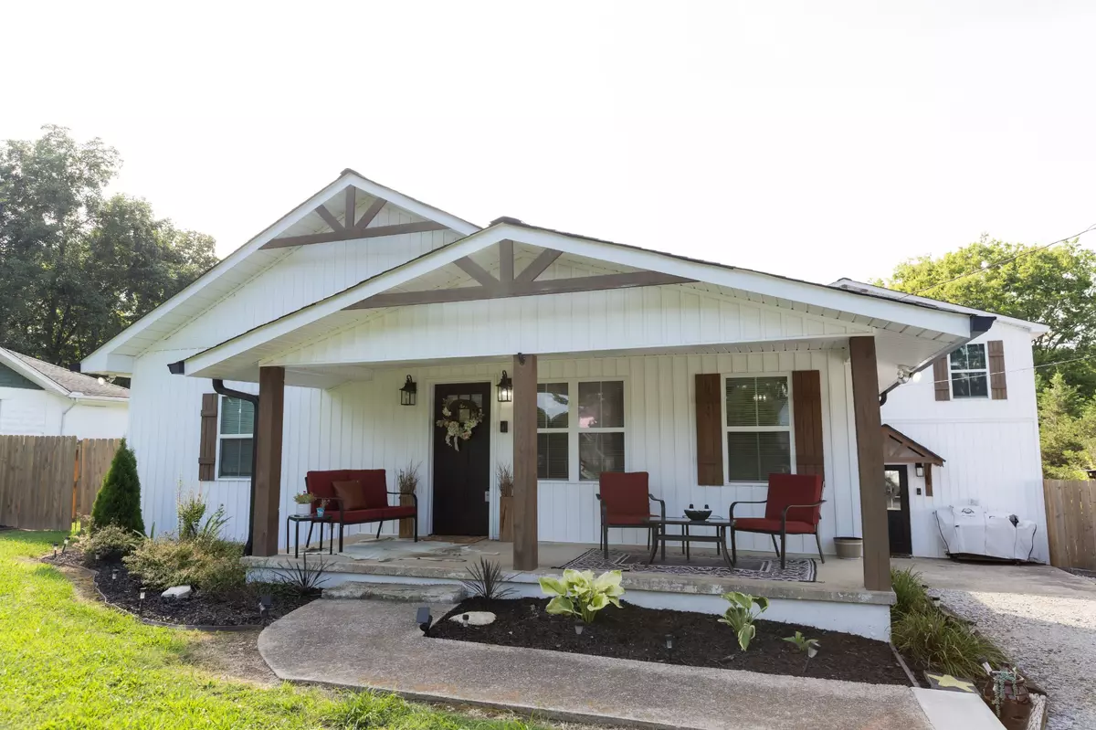Loretto, TN 38469,411 2nd Ave #S