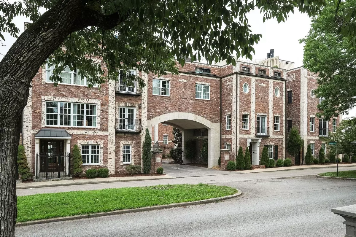 Nashville, TN 37205,103 West End Close
