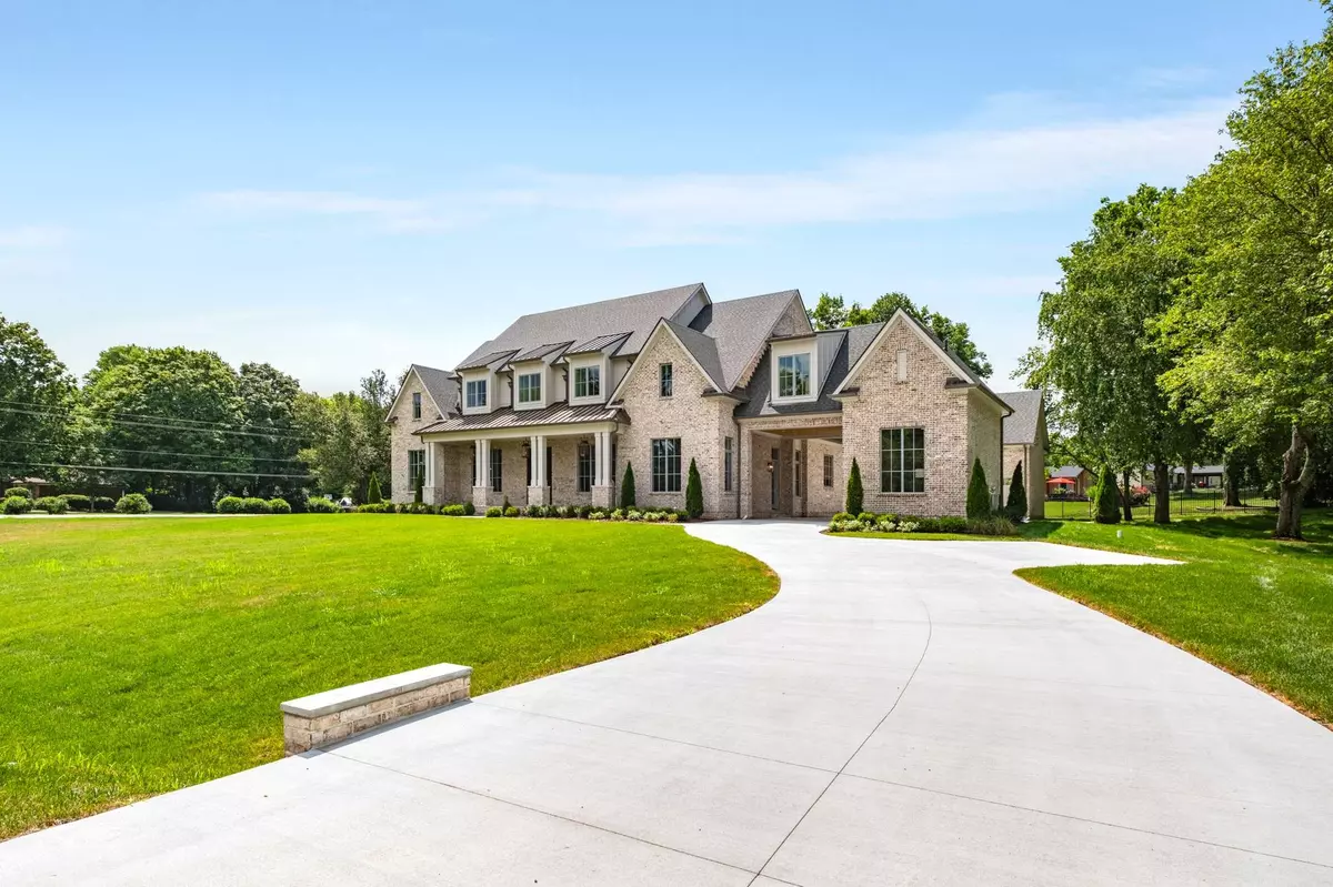 Brentwood, TN 37027,8115 Devens Dr