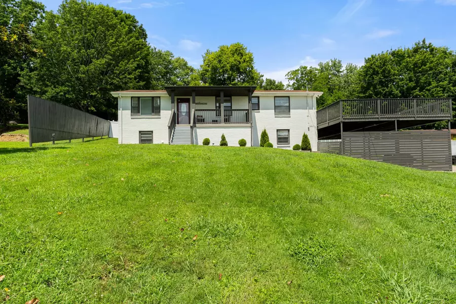 213 Riverwood Dr, Hendersonville, TN 37075