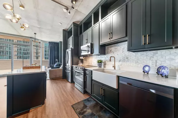 Nashville, TN 37203,600 12th Ave #S #902