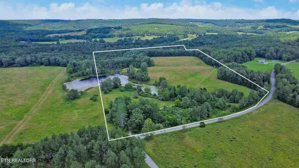 9109 Newton Rd, Crossville, TN 38572