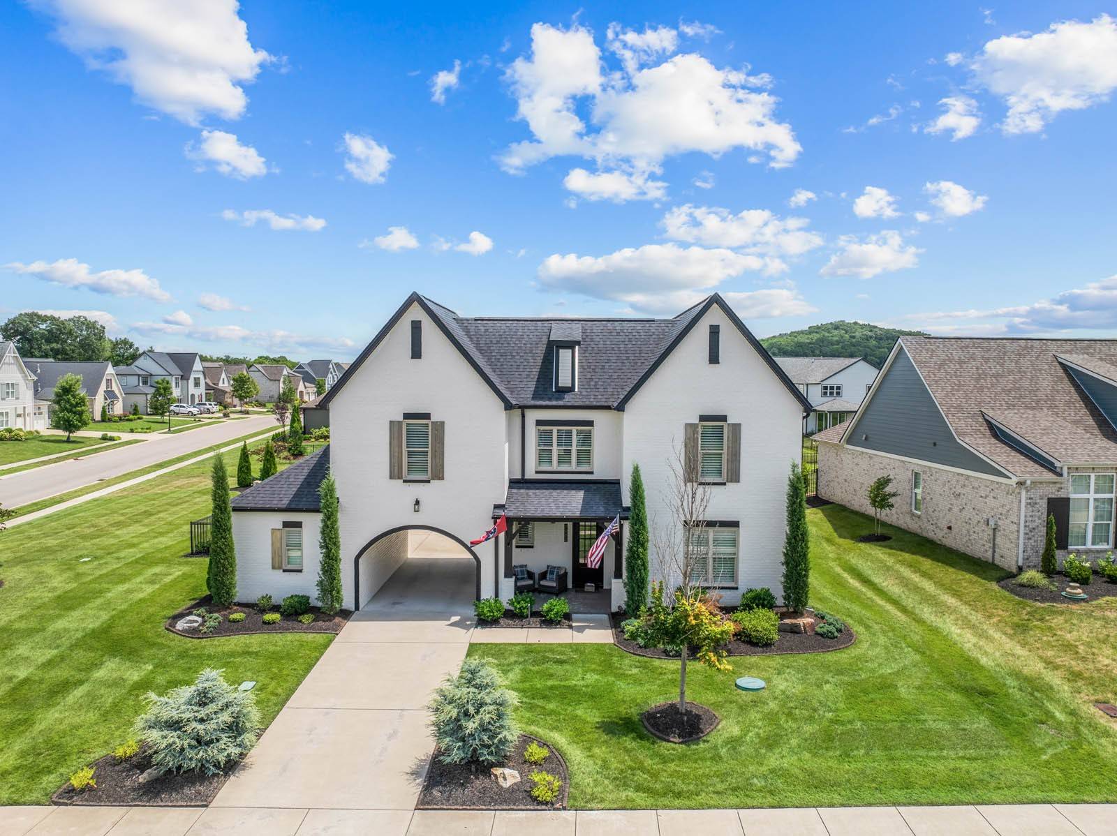 7082 Balcolm Ct, College Grove, TN 37046