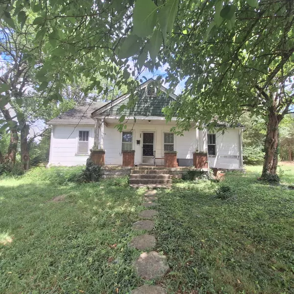 627 6th Ave #N, Lewisburg, TN 37091