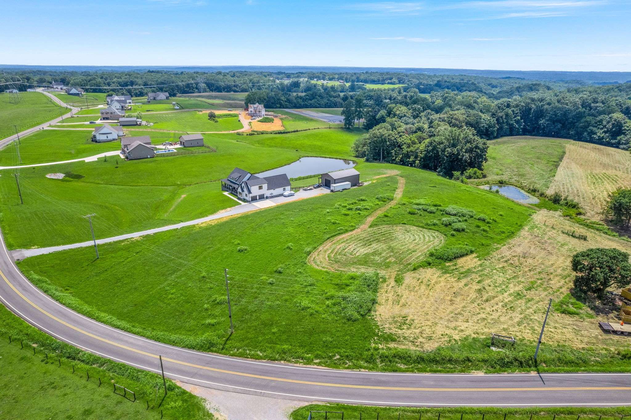 Clarksville, TN 37043,4 Hickory Point Rd