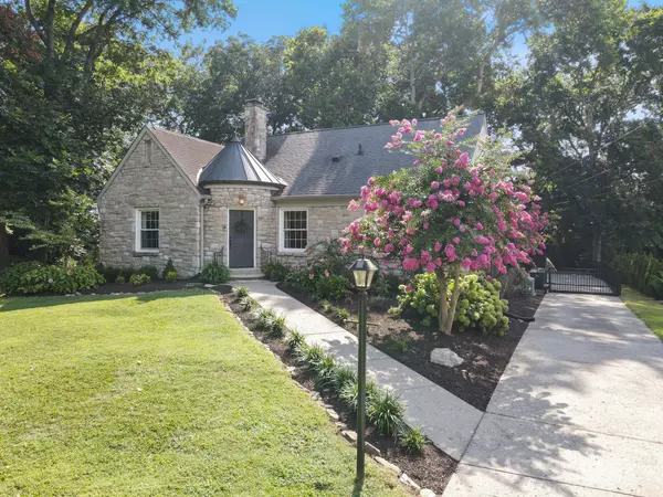 Nashville, TN 37215,3511 Woodmont Ln