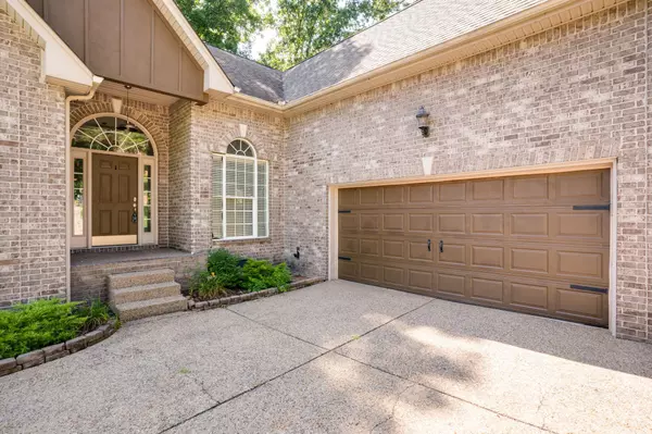 Hendersonville, TN 37075,182 Spy Glass Way
