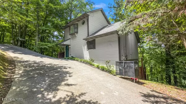 1523 Gillespie Way, Gatlinburg, TN 37738