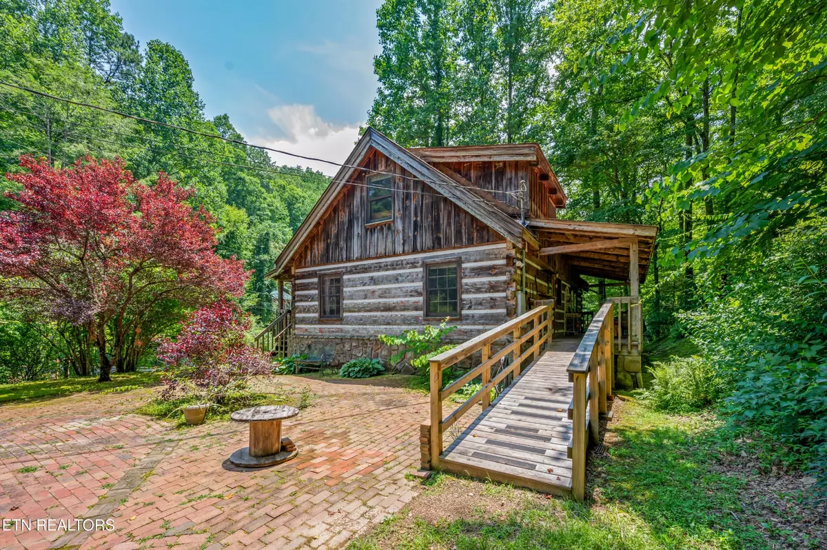 Gatlinburg, TN 37738,727 Hidden Valley Rd