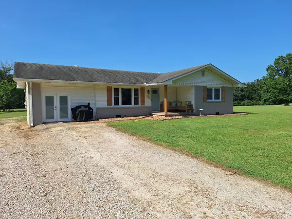 Camden, TN 38320,261 Debruce Rd