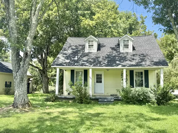 604 S Main St, Saint Joseph, TN 38481