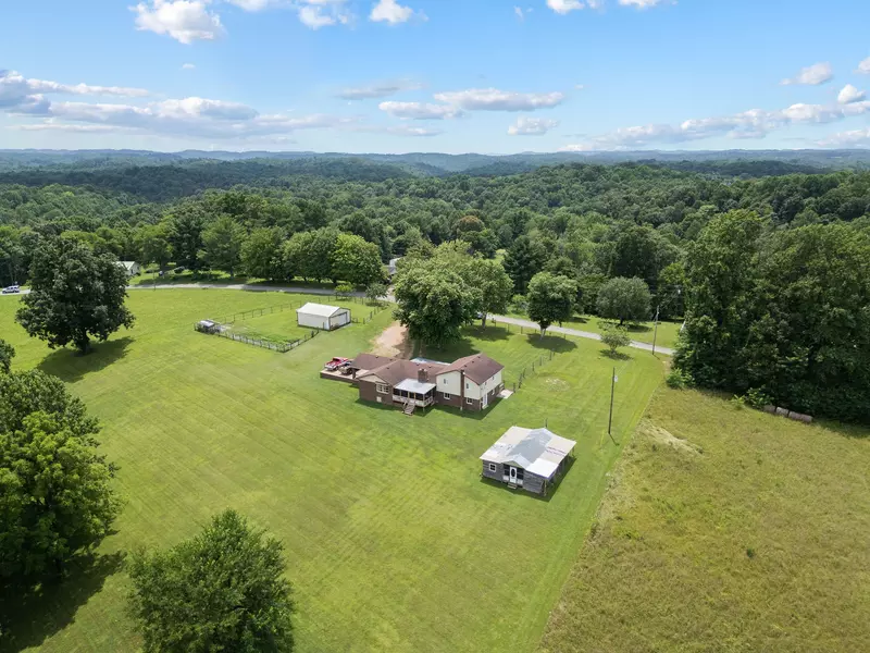 3037 Tunnel Rd, Westmoreland, TN 37186