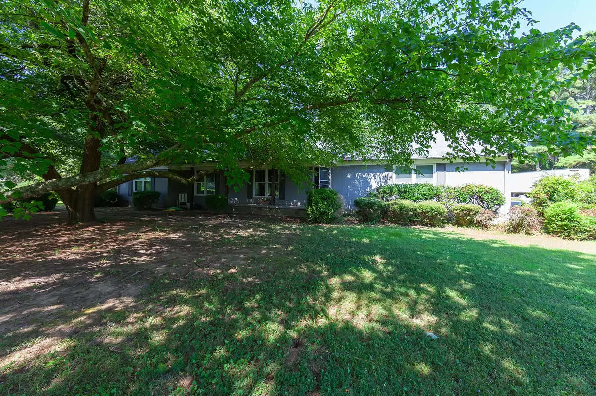 Jackson, TN 38305,688 Spring Creek Law Rd