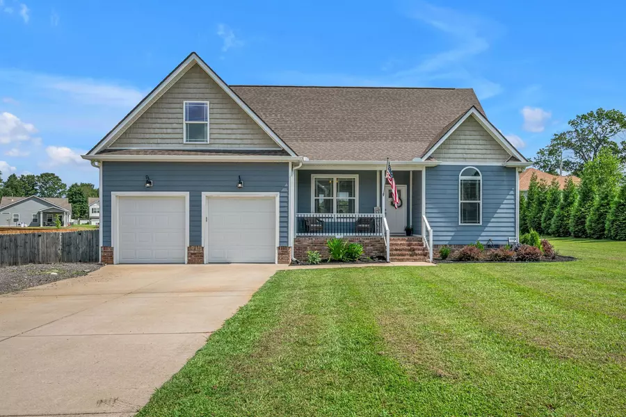 1123 Johnson St, Burns, TN 37029