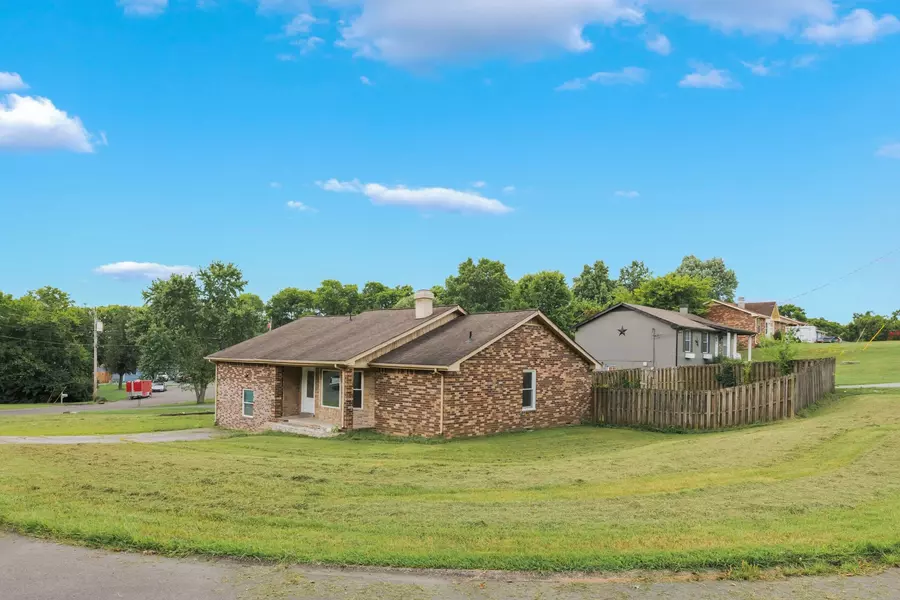 100 Forest Meadows Ct, Hendersonville, TN 37075