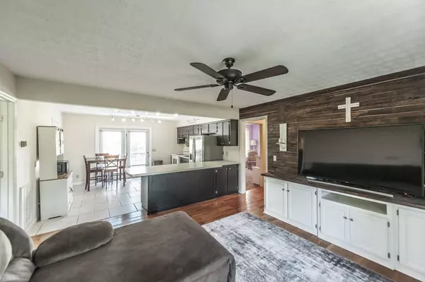 Greenbrier, TN 37073,748 E College St