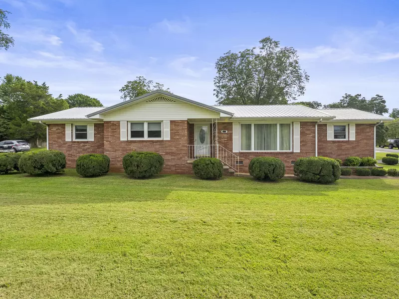 1111 Holders Cove Rd, Winchester, TN 37398