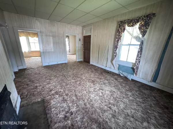 Lenoir City, TN 37771,210 E 1st Ave