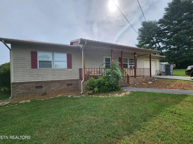 1627 Spring Rd, Lenoir City, TN 37771
