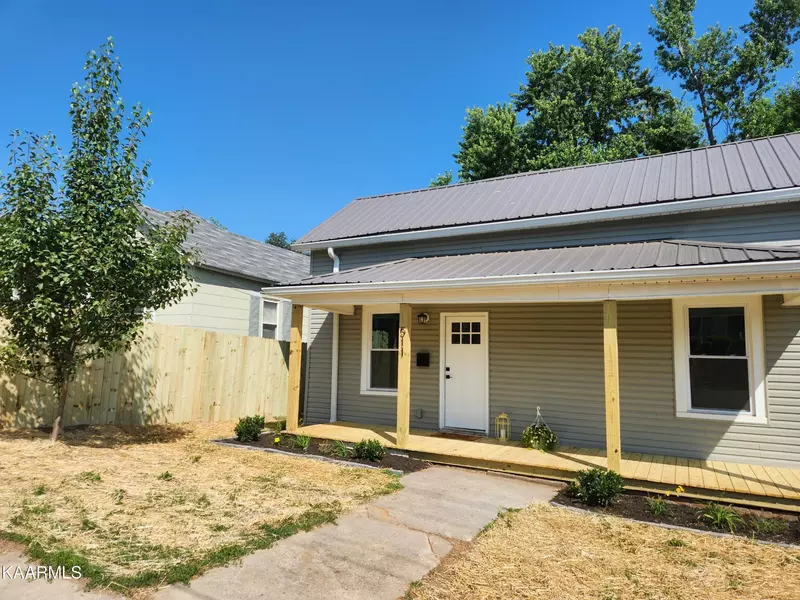 511 W 5th Ave, Lenoir City, TN 37771