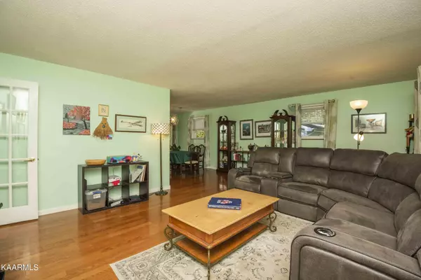 Lenoir City, TN 37771,906 W 6th Ave