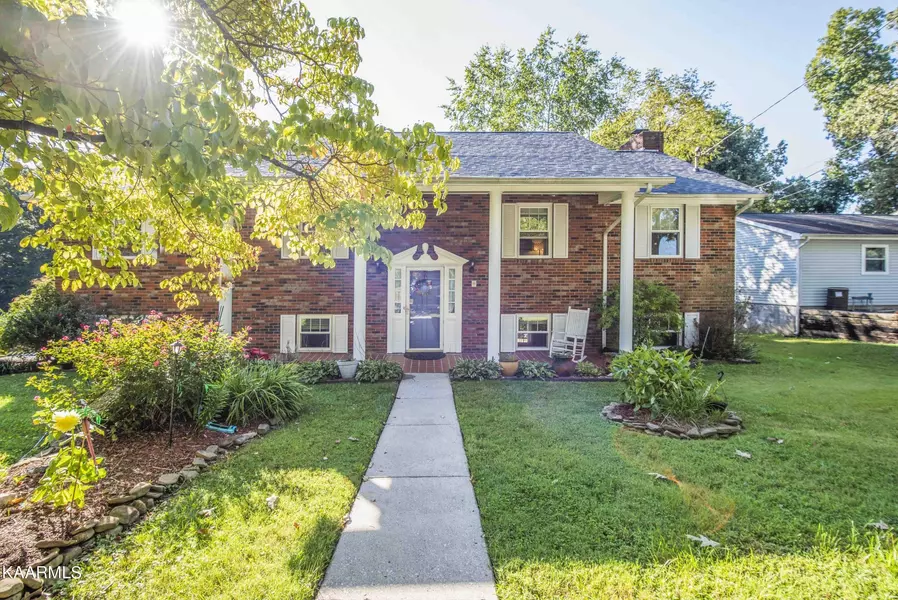 906 W 6th Ave, Lenoir City, TN 37771