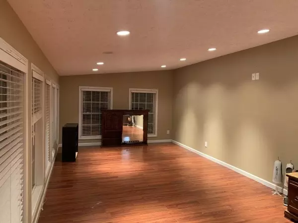 Loudon, TN 37774,4282 Kingston Hwy