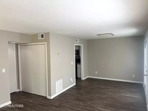 Johnson City, TN 37601,500 Pilgrim Court #B