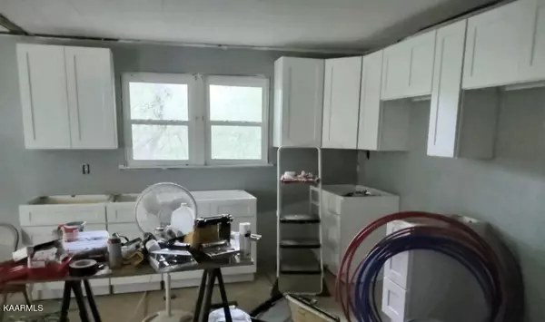 Harriman, TN 37748,210 Woods Chapel Rd