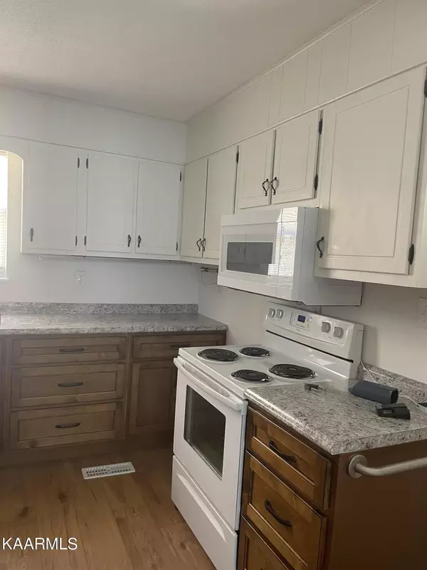 Loudon, TN 37774,5129 Estes Rd