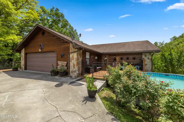 646 Parton Hollow Rd, Sevierville, TN 37876