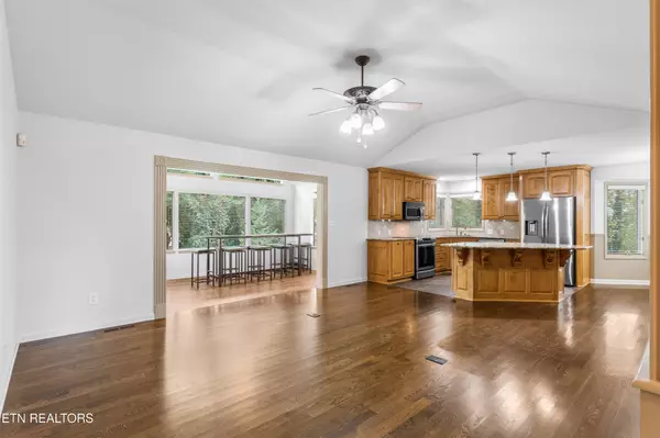 Loudon, TN 37774,407 Tecumseh Point