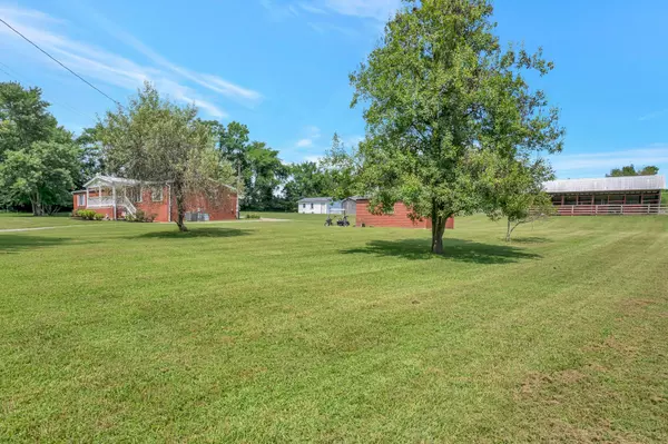 Charlotte, TN 37036,1290 Harris Hollow Rd