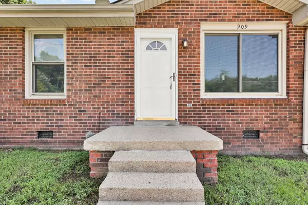 Clarksville, TN 37040,909 Lucas Ln