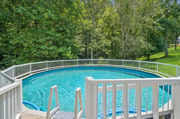 Erin, TN 37061,155 E Point Ln
