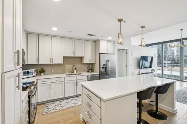 Nashville, TN 37203,1212 Laurel St #301