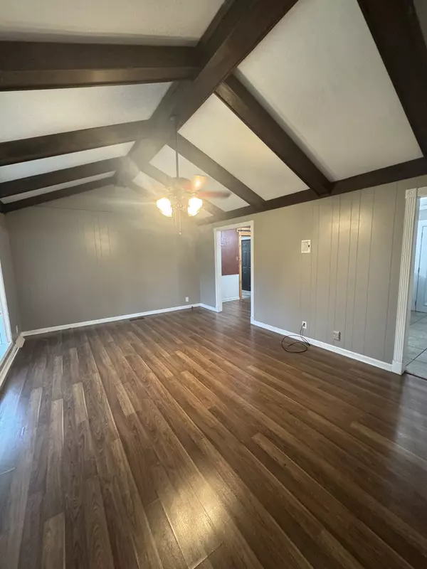 Gordonsville, TN 38563,183 Maple St