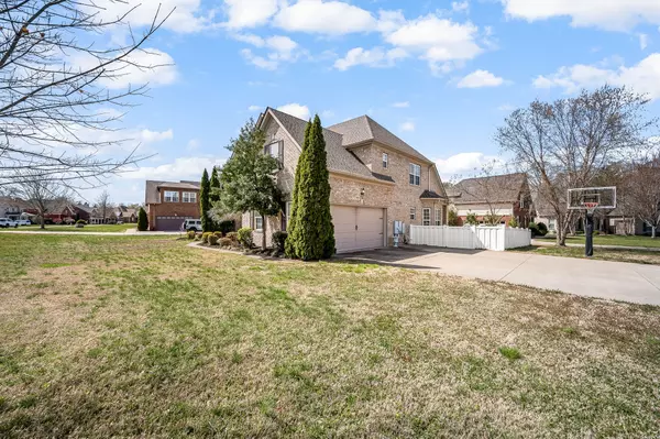 Murfreesboro, TN 37128,5230 Saint Ives Dr