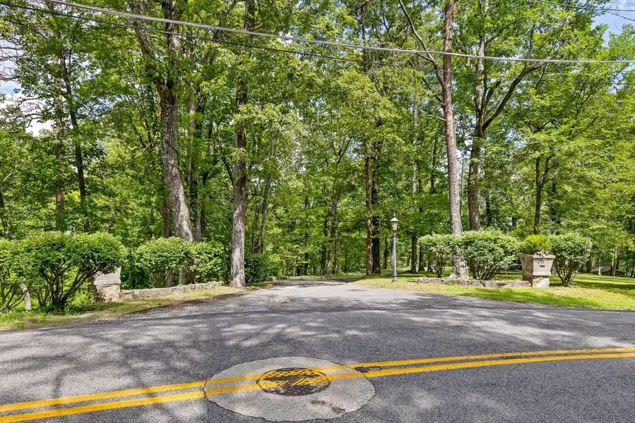 891 Fleetwood Drive, Lookout Mountain, TN 37350