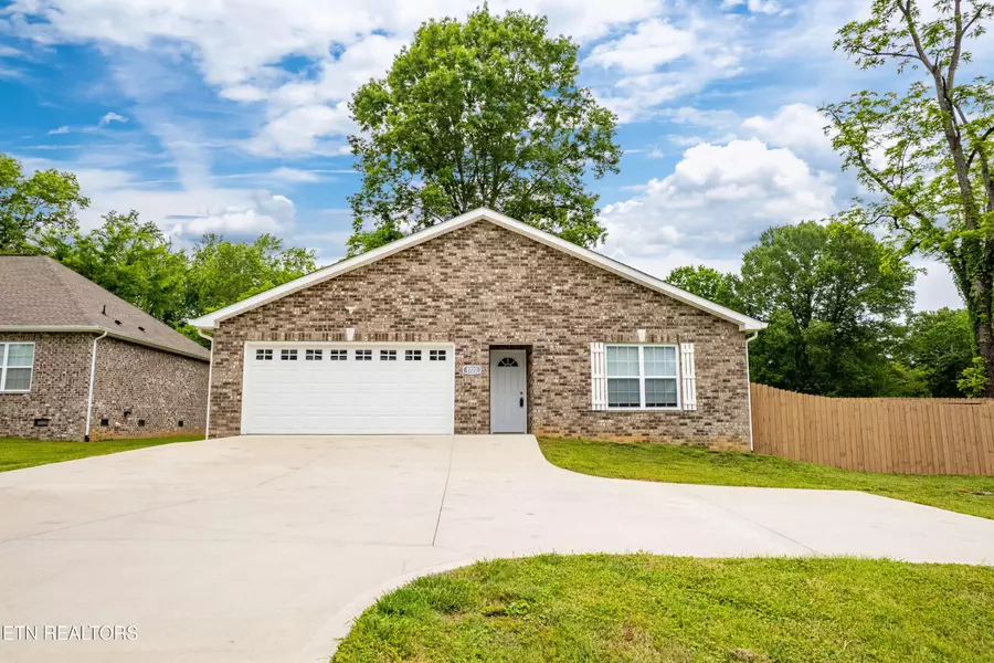 1722 Wilkinson Pike, Maryville, TN 37803