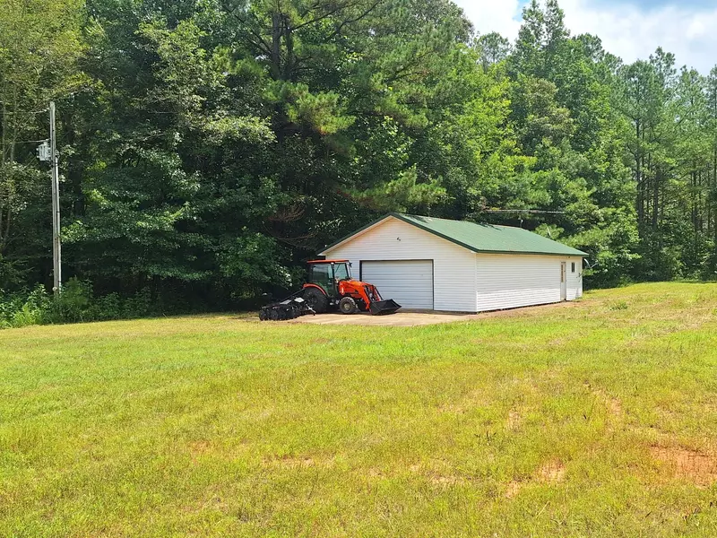 470 McMackins Ln, Hollow Rock, TN 38342