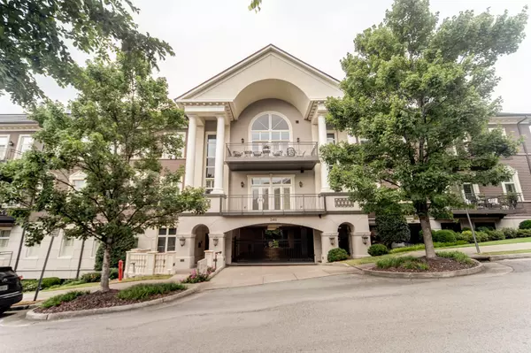 2411 Crestmoor Rd #101, Nashville, TN 37215
